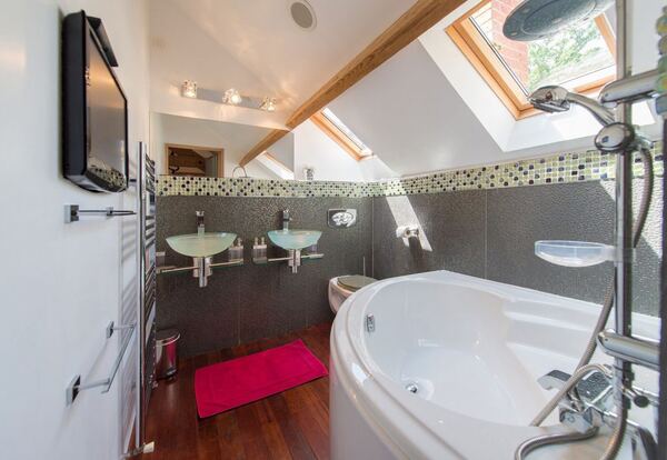 Salle de bain rouge